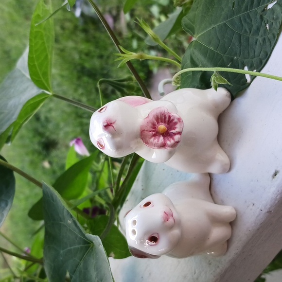 VINTAGE BUNNIES Salt & Pepper Shaker Set - Picture 2 of 7